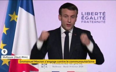 A Mulhouse, Macron prononce son discours de la méthode rustine pour sauver le « vivre ensemble ».