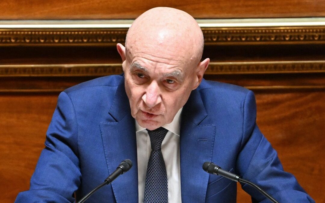 Claude Malhuret : le pseudo-coup d’éclat d’un sénateur fossile