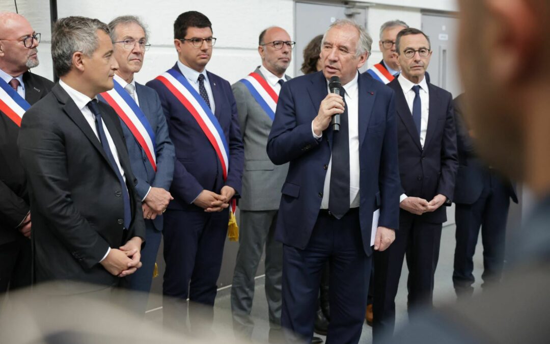 La République en représentation à Saint-Quentin-Fallavier : quand le théâtre remplace l’action