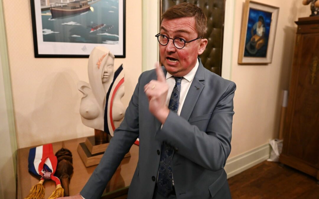 Le maire gauchiste de Verdun, Samuel Hazard, porte plainte contre le Parti de la France !