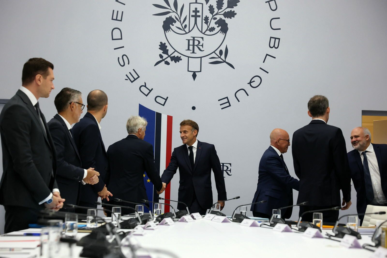 image_0931529_20260918_ob_2fec35_macron-chefs-de-partis