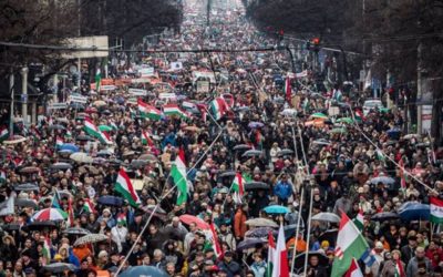 Budapest : 500.000 patriotes hostiles à l’immigration, derrière Viktor Orban