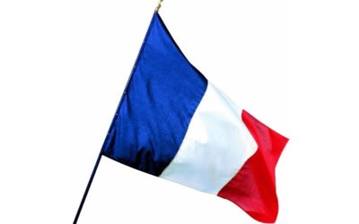 Drapeaux dans les classes scolaires ? Gadgets et poudre de perlimpinpin.