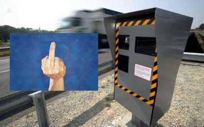 Quatre mois ferme requis contre un automobiliste qui a fait un doigt d’honneur à un radar !