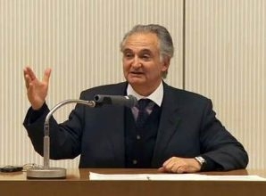 Surréaliste : comment Jacques Attali “comprend” le résultat des législatives italiennes