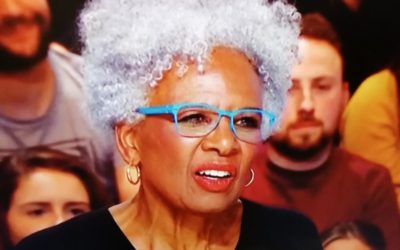 Yann Barthès donne la parole à une activiste afro-américaine proposant aux Blancs de “changer de race”…