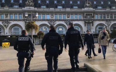 Yvelines : 2 policiers blessés par une trentaine d’assaillants