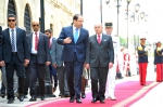 Bernard Cazeneuve généreux evers la Tunisie avec l’argent des contribuables