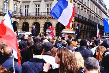 Devant la statue de Jeanne d’Arc ce lundi matin, Jean-Marie Le Pen a appelé à voter pour Marine Le Pen au second tour de la Présidentielle