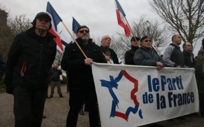 Le Parti de la France à Ploërmel pour la manifestation « Touche pas à ma croix ! »