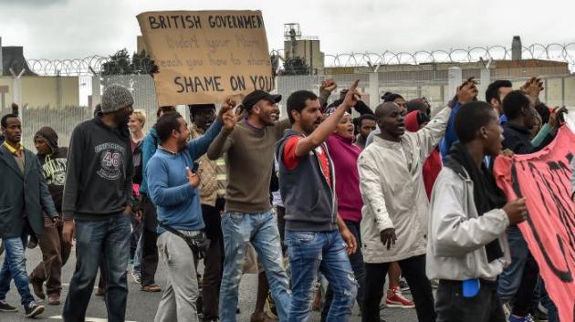 Migrants : à Calais, des vigiles employés pour assurer la sécurité des mariages