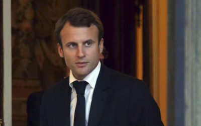 Le passage en force de la loi Macron, un atterrissage brutal après la trêve post-attentats