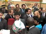 Manuel Valls affirme vouloir « combattre le discours des Frères Musulmans » mais inaugure leurs mosquées