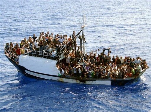 Répartition des demandeurs d’asile : 40.000 relocalisations proposées par Bruxelles. Hollande va-t-il se coucher ?